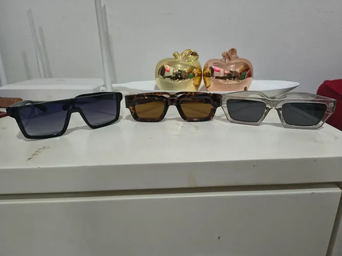 Vendo variados óculos de sol