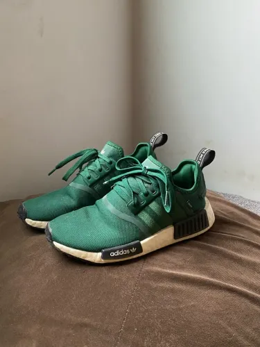 Adidas NMD_R1 Dark Green, em ótimo estado