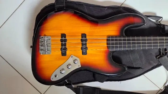Baixo squier fretless vintage modified jazz bass 4 cordas