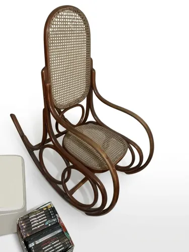 Cadeira de Balanço Clássica Estilo Thonet - Madeira Vergada e Palhinha (ACEITO OFERTA)