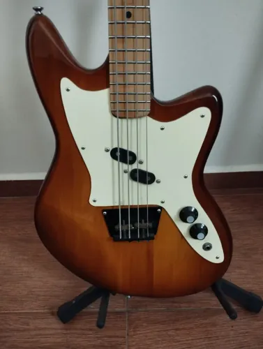 Baixo Giannini Sonic anos 70