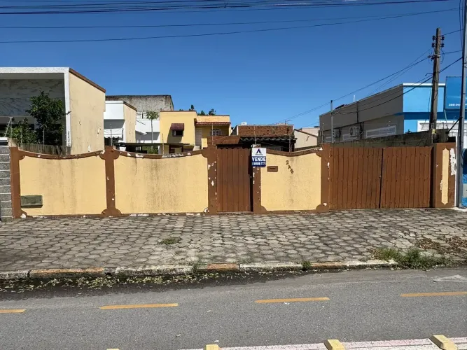 Imovel Residencial e Comercial, com terreno medindo 12x36 com 3 cômodos, escritorio, area 