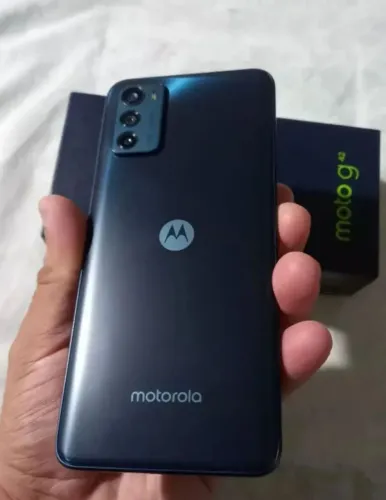 Moto g42 com pequeno defeito 