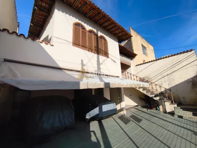 Casa 4 Quartos c/3 suíte - mt² - Bairro Caiçara- BH (Tem Habite-se)