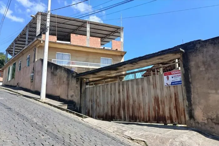 Prédio Residencial com Dois Apartamentos