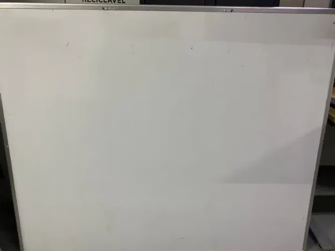 Quadro Branco Para Escritório - Poucos detalhes