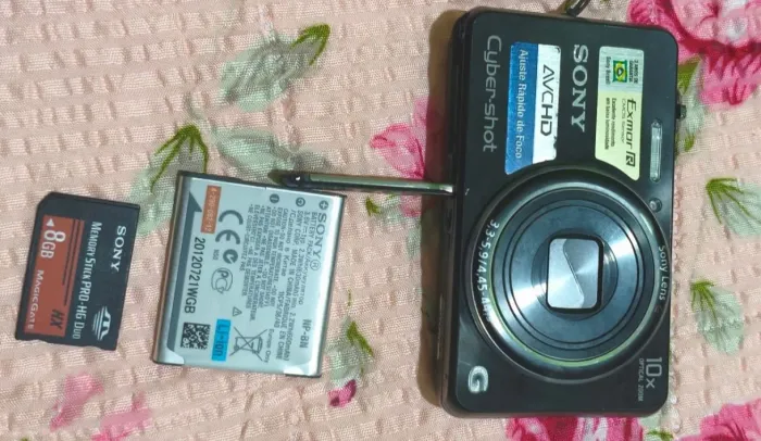 Câmera Digital Sony Cyber-shot + Cartão de Memória 8GB e Bateria Original
