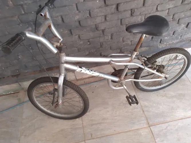 Vendo bicicleta aro 21 220,00 *