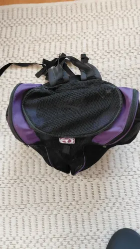 Mochila TRAXART Inline bag cor roxa para transportar seus patins, kit proteção e capacete