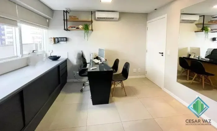 Sala comercial em excelente localização no bairro Estreito.