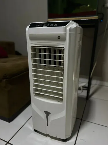Climatizador seminovo 550 reais parcelo no cartão de crédito.