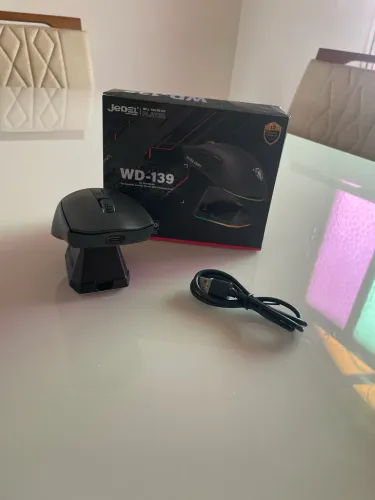 Mouse Gamer Sem Fio Jedel WD139 2.4GHz Branco/Preto + Base de Carregamento