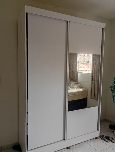 Vendo guarda-roupa solteirão 