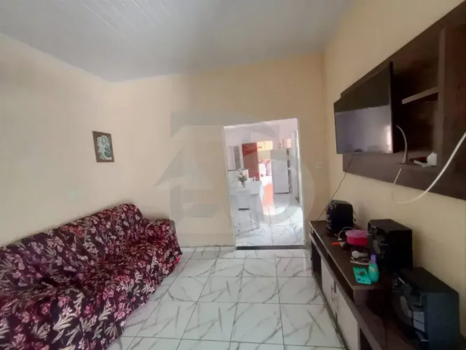 Casa Ampla Para Venda na Soledade com Suíte, Quintal e 2 Salas