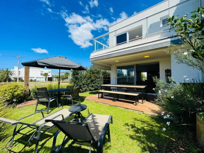 Casa em Condomínio à venda em Condominio One Atlantida Houses, Xangri-Lá - Mobiliada e com