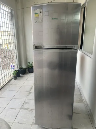 Geladeira Cônsul Frost Free CRM33 E, Porta de INOX