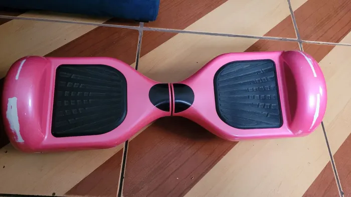 Skate elétrico Rosa.