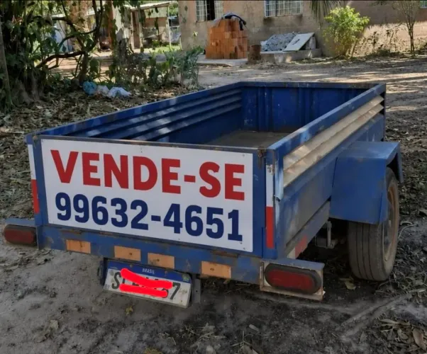 Carretinha reboque em aço reforçado, emplacada e com elétrica em perfeito funcionamento