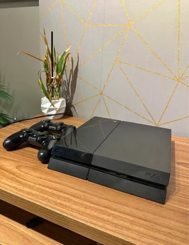 PS4 Fat Novinho com Dois Controles