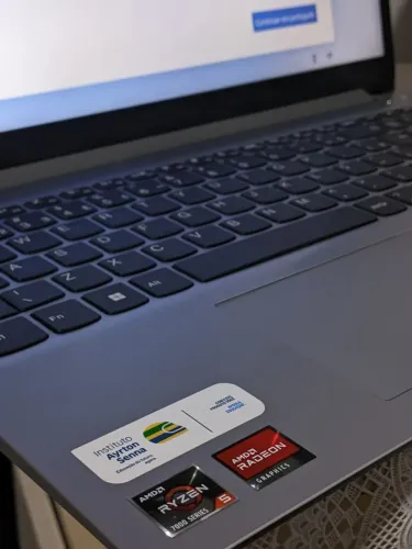 Vendo notebook Lenovo IdeaPad 15,6 polegadas, em ótimo estado, pouco uso