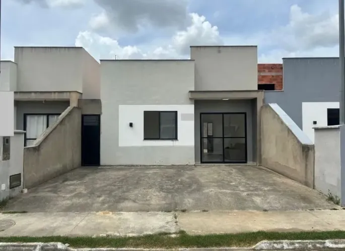 Casa com 2/4 no Sim