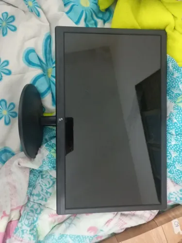 Tela de computador quebrada