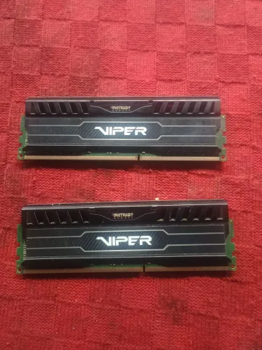 Duas memória ram 8 GB cada uma 16gb em total Viper