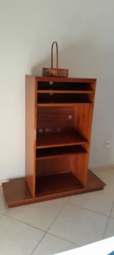 Estante reforçada, ótima para som