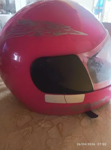 Capacete rosa número 58