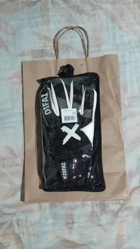 Luva de goleiro autógrafada