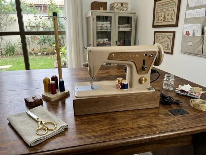 Máquina de Costura Vintage Singer 600 Portátil 220V