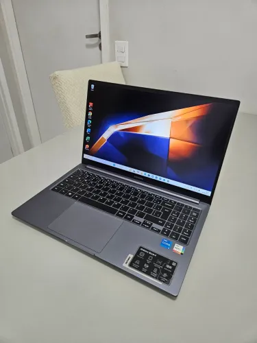 Notebook Samsung Galaxy Book4 Core i5/ 512GB de SSD/ 8GB de RAM