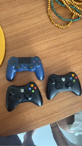 Controles de XBOX E PS4