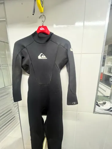 Roupa de Borracha Quiksilver Long John - Tamanho S (P) - Estado de Nova