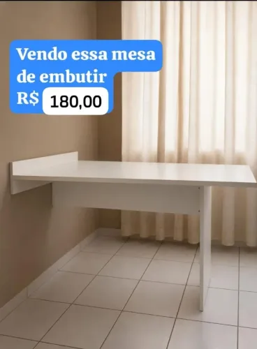 Mesa de embutir em MDF e cama elástica