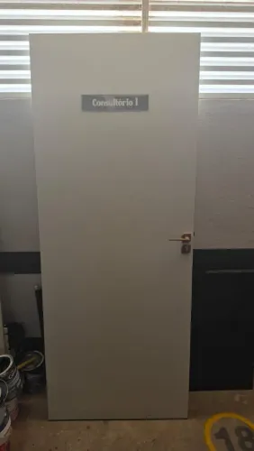 Vendo porta branca 100% MDF