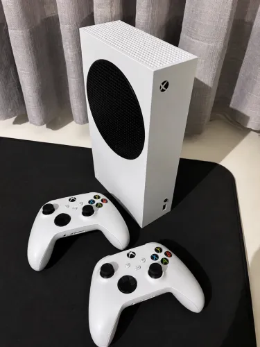 Xbox Série S 512GB + 2 Controles 