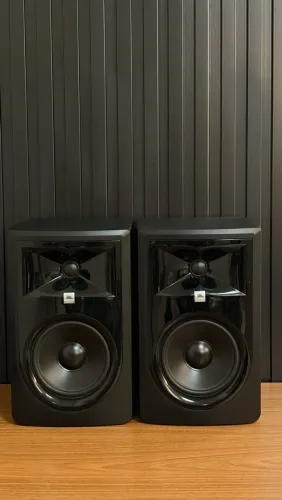 PAR DE MONITORES DE ÁUDIO JBL PROFESSIONAL 306P MKII