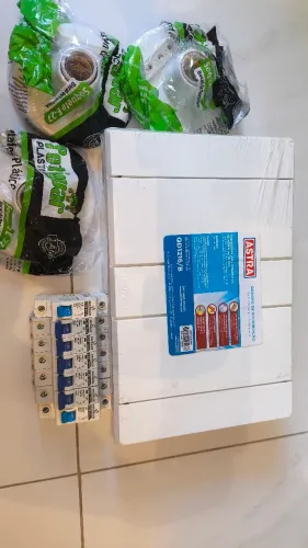 Kit Material Elétrico Novo (Quadro Astra + 7 Disjuntores + Plafons)