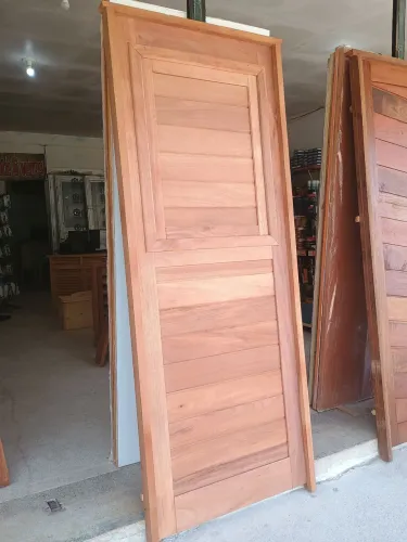 PORTA EM MADEIRA - Valor à vista 770,00