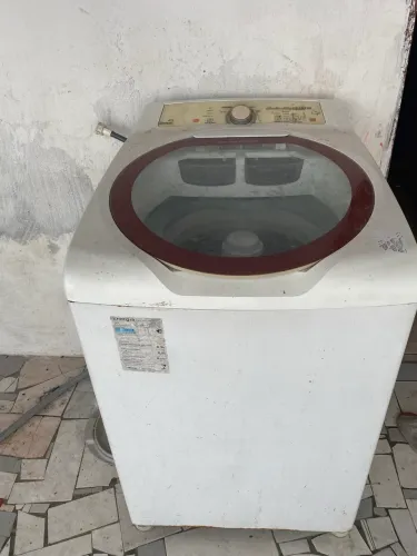 Máquina de lavar com defeito de contato no painel