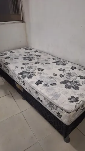 Cama de solteiro 4 meses de uso