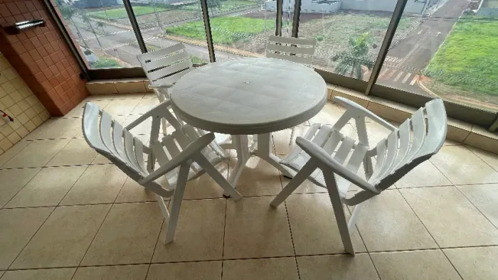 Conjunto de mesa e 4 cadeiras em Polipropileno para jardim varanda piscina, Pisani