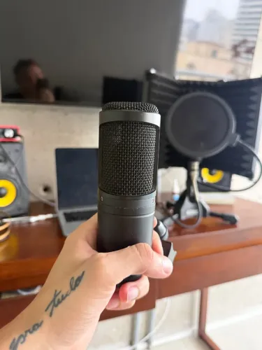 Microfone Áudio Technica AT2020