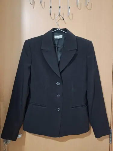 Lindo Blazer Feminino Preto curto Tamanho P/M 34. Excelente Estado - quase novo! Só 109