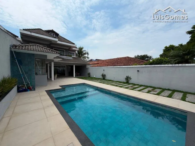 Condomínio Rio Mar - Casa triplex 330m²com 4 quartos na Barra da Tijuca.