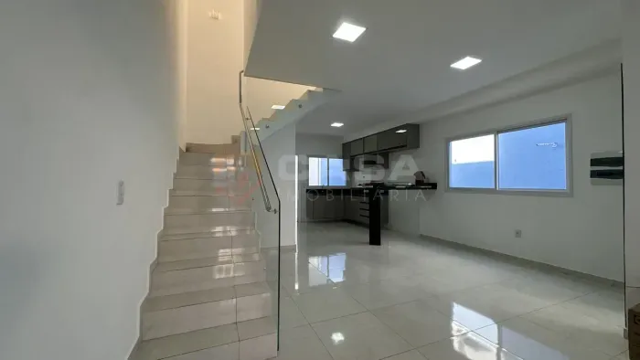 Casa duplex com 3 quartos, 1 suíte, 2 vagas Linda Casa Duplex 03 Quartos e 1 suite em