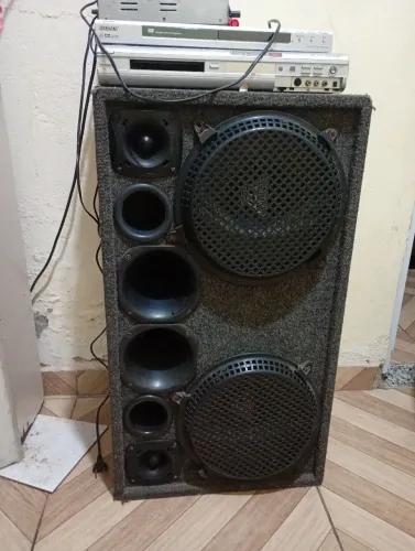 Vendo esse caixote  preço 600 reais 