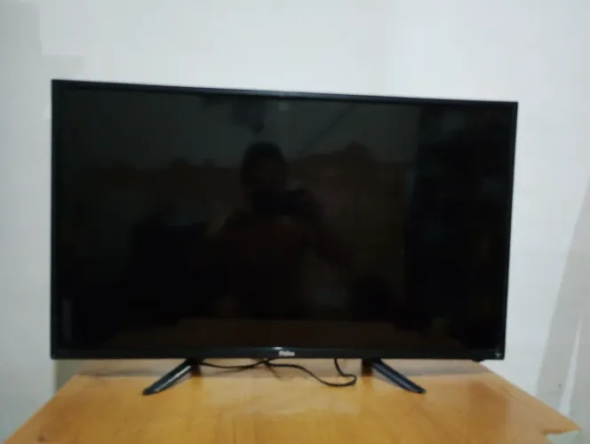 Tv Philco 32 polegadas com defeito, retirada de peça.