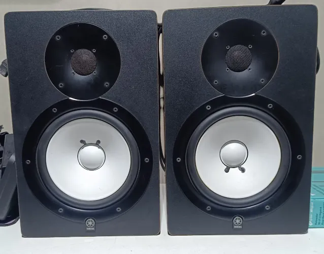 Par de Monitores YAMAHA HS80M 